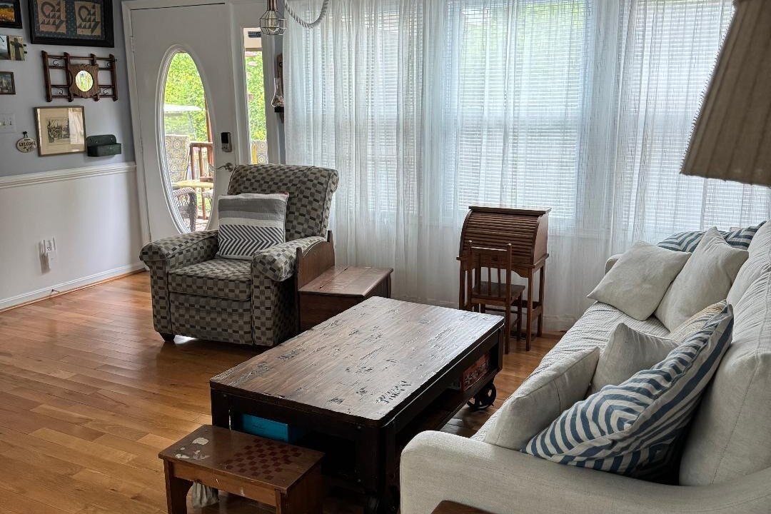 Photo of Livingroom in Colonial Beach