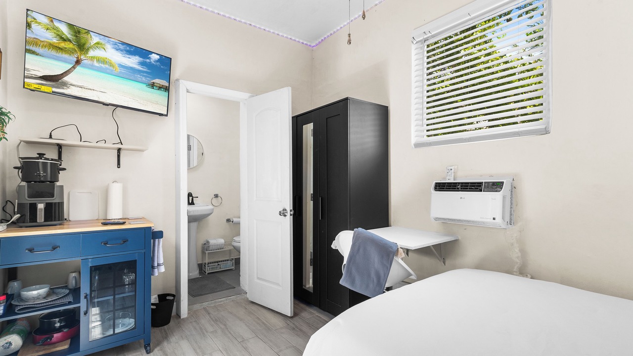 Photo of Bedroom in Golden Glades