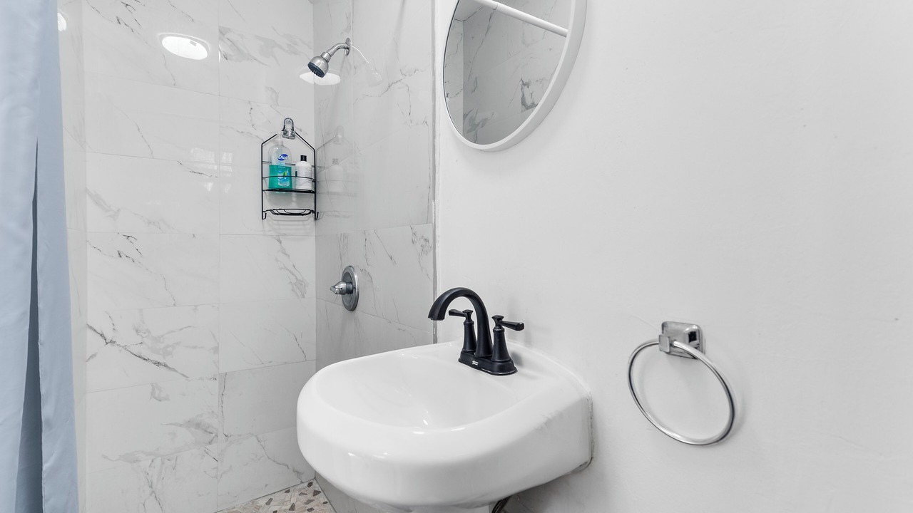 Photo of Bathroom in Golden Glades