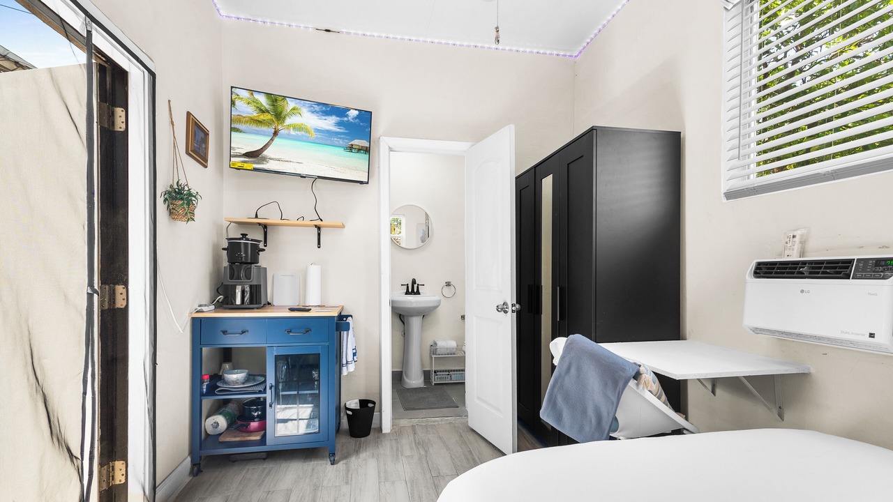 Photo of Bedroom in Golden Glades