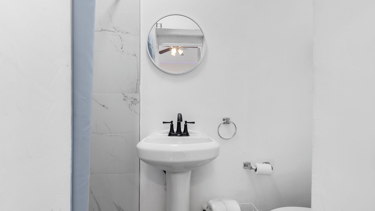 Photo of Bathroom in Golden Glades