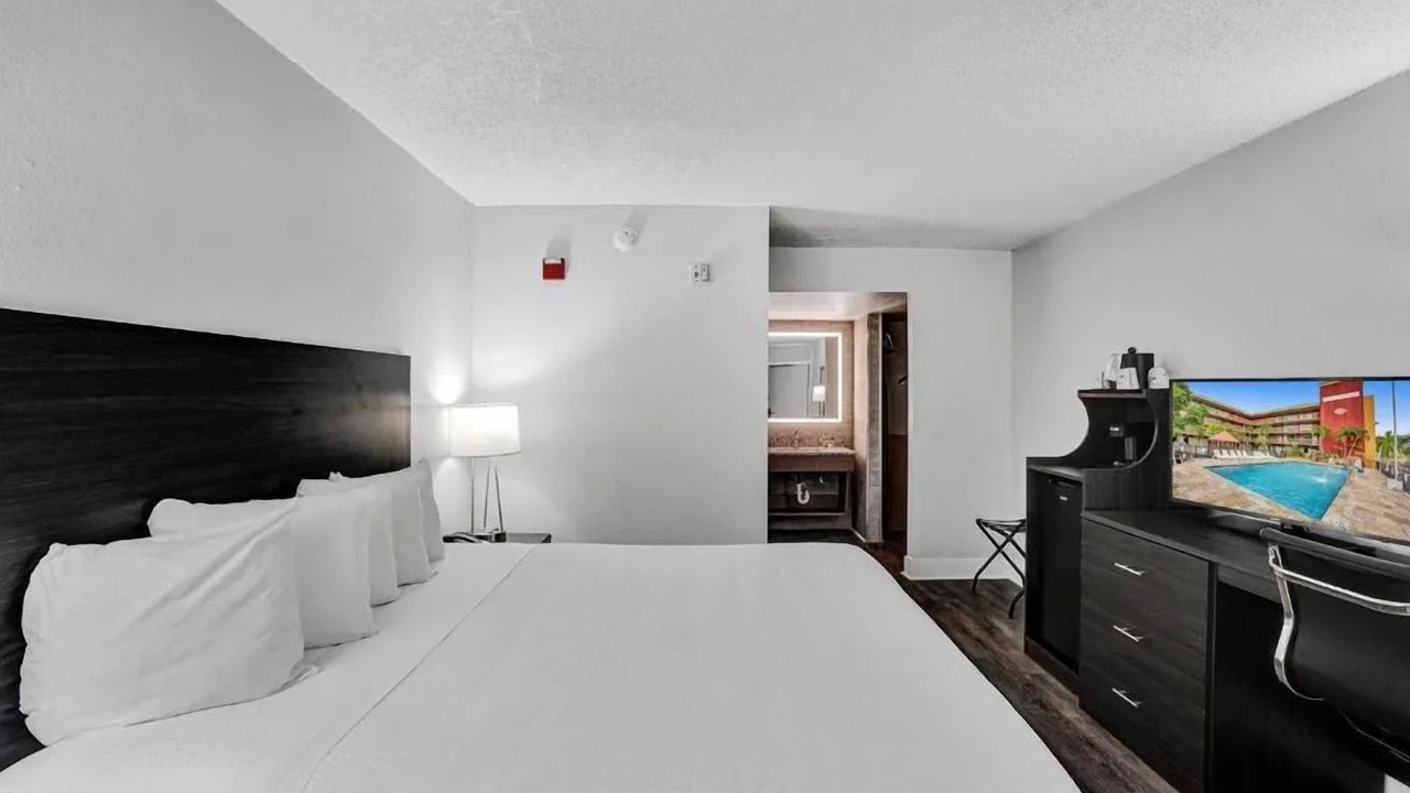 Photo of Bedroom in Downtown Hollywood