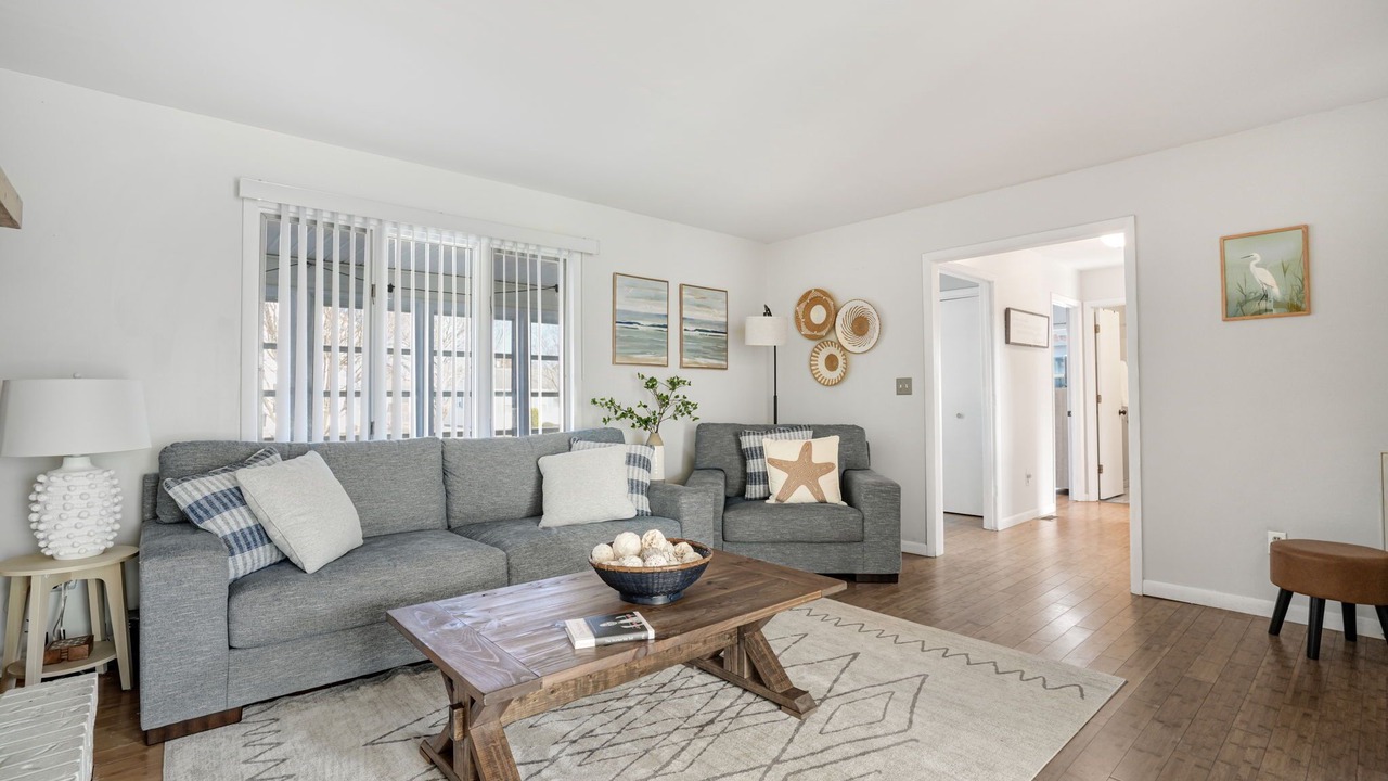 Photo of Livingroom in Deep Hole
