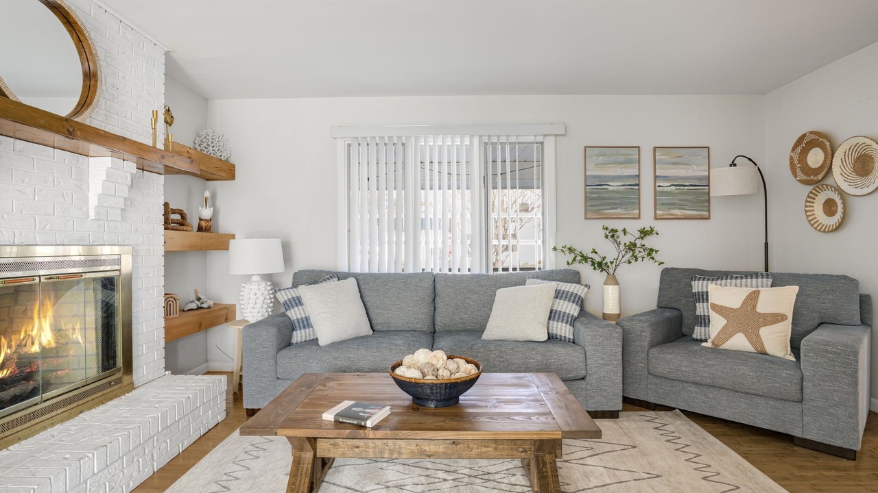 Photo of Livingroom in Deep Hole