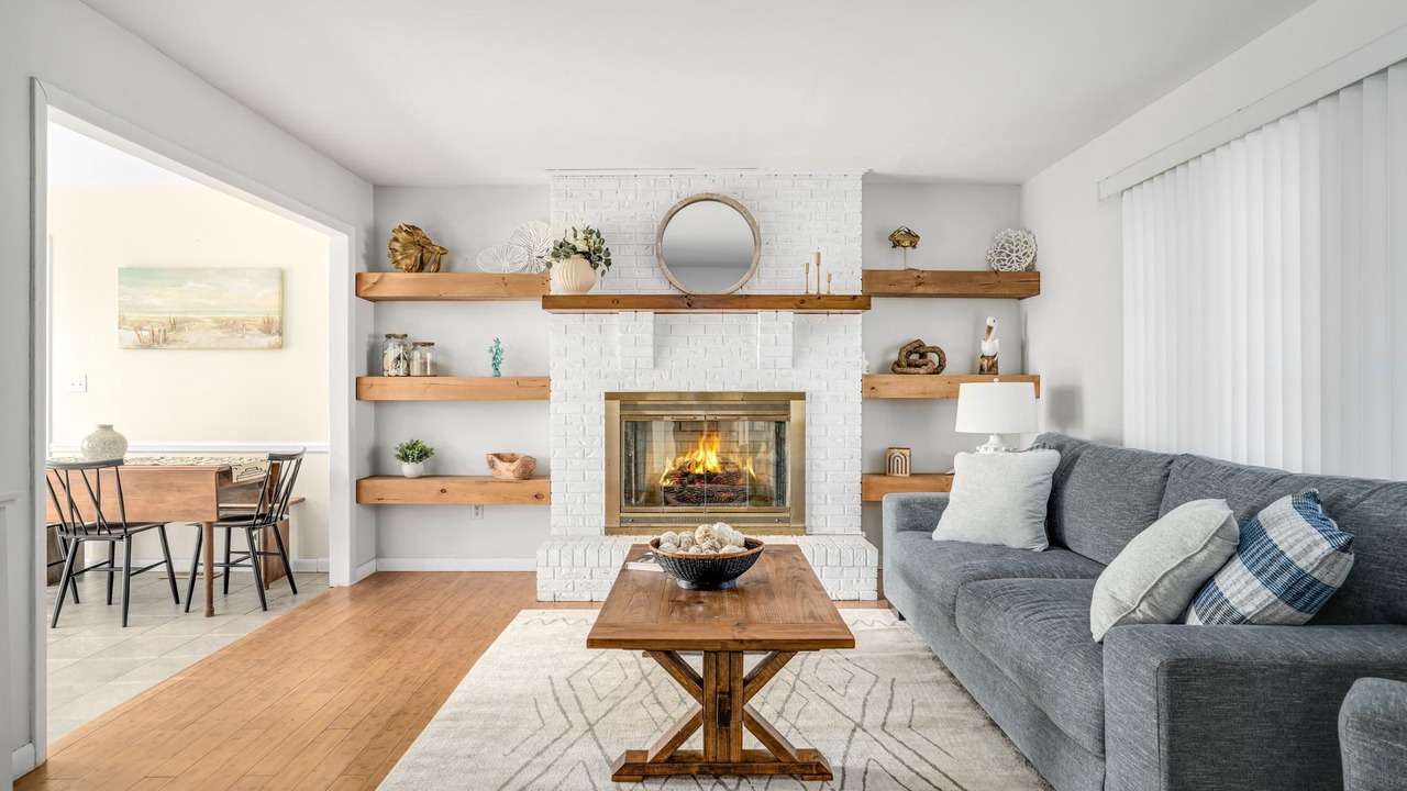 Photo of Livingroom in Deep Hole