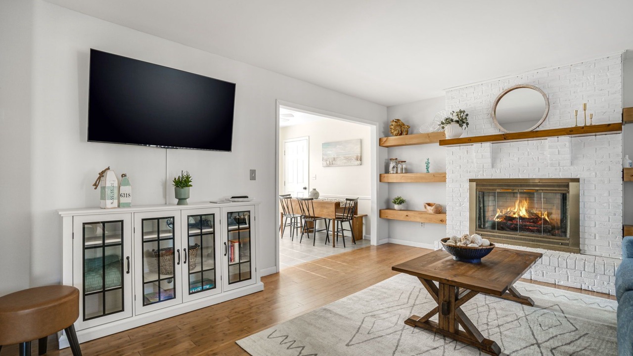Photo of Livingroom in Deep Hole