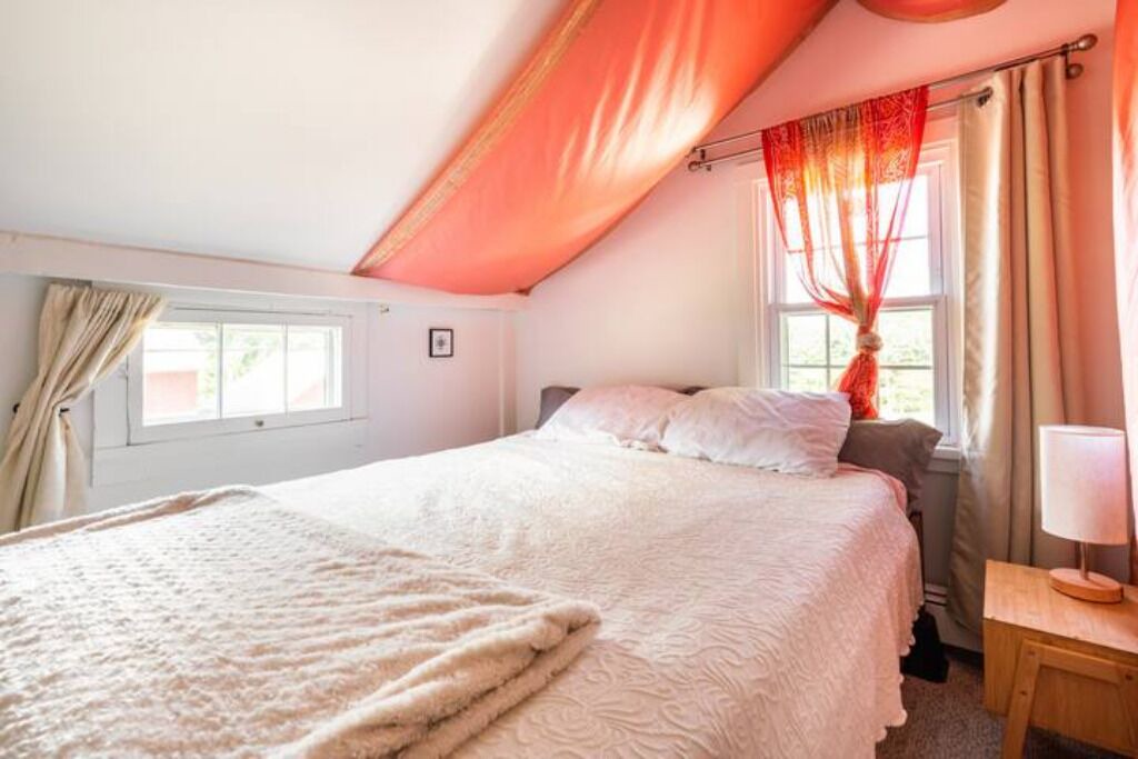 Photo of Bedroom in Hollowville