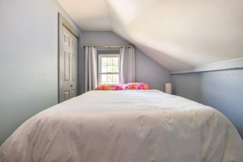 Photo of Bedroom in Hollowville