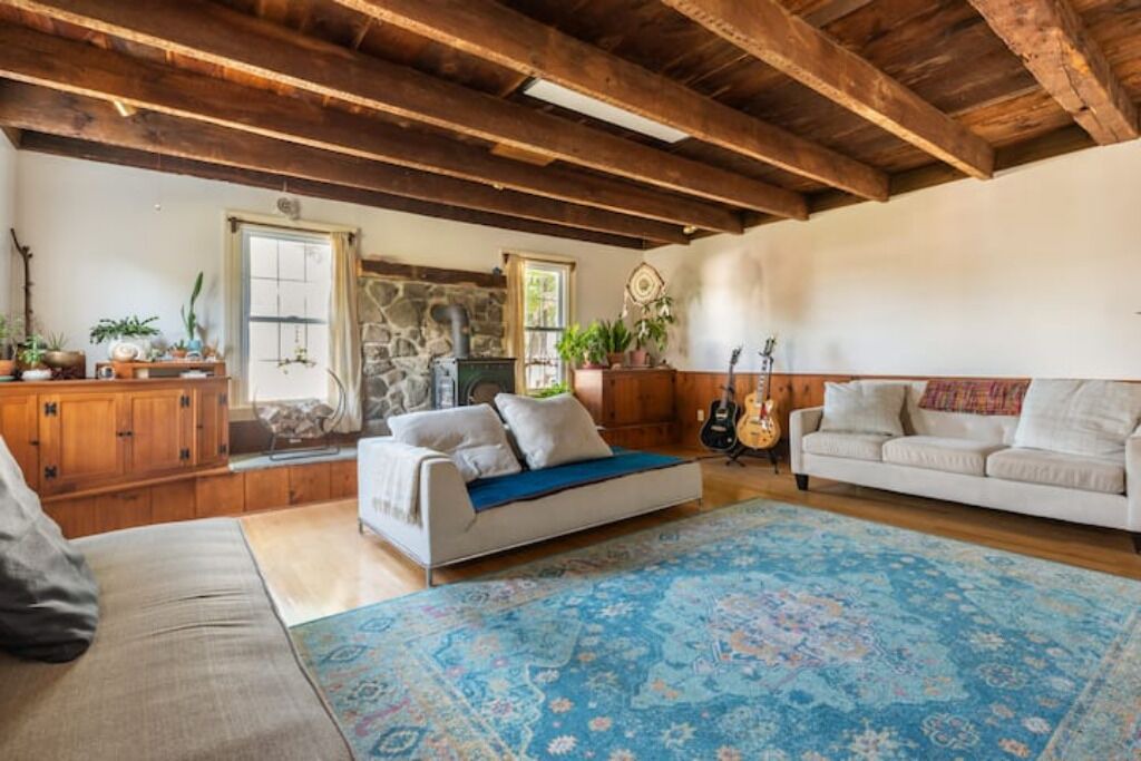Photo of Livingroom in Hollowville
