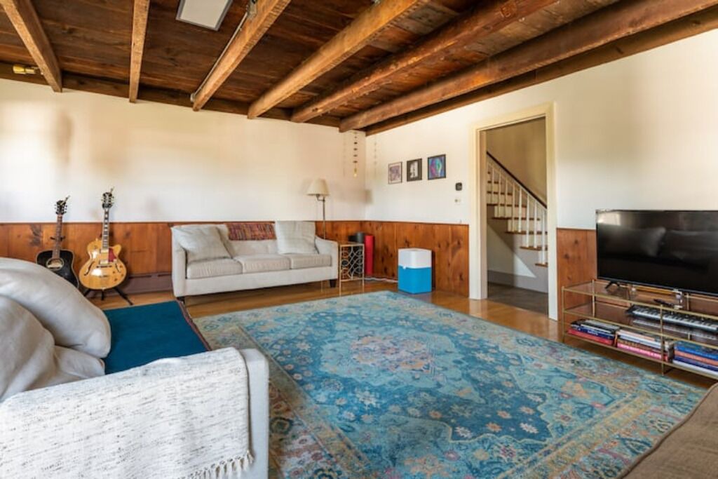 Photo of Livingroom in Hollowville