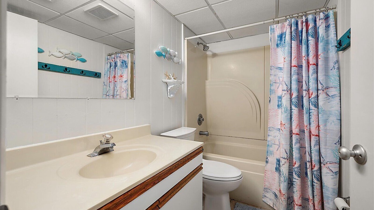 Photo of Bathroom in Sunset Island