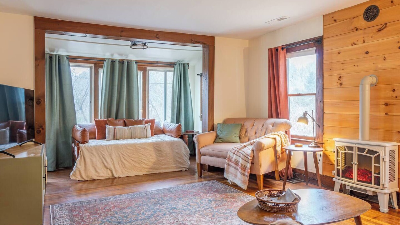Photo of Bedroom in Mount Marion