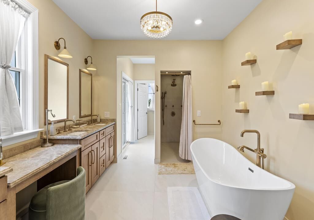 Photo of Bathroom in Admiral Estates