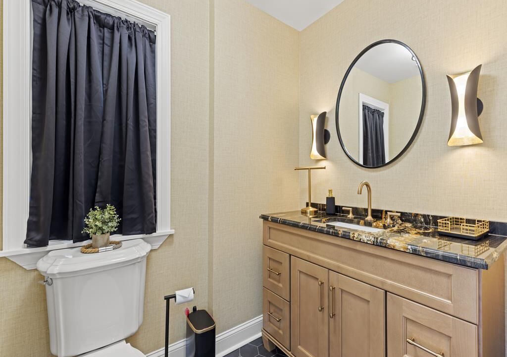 Photo of Bathroom in Admiral Estates
