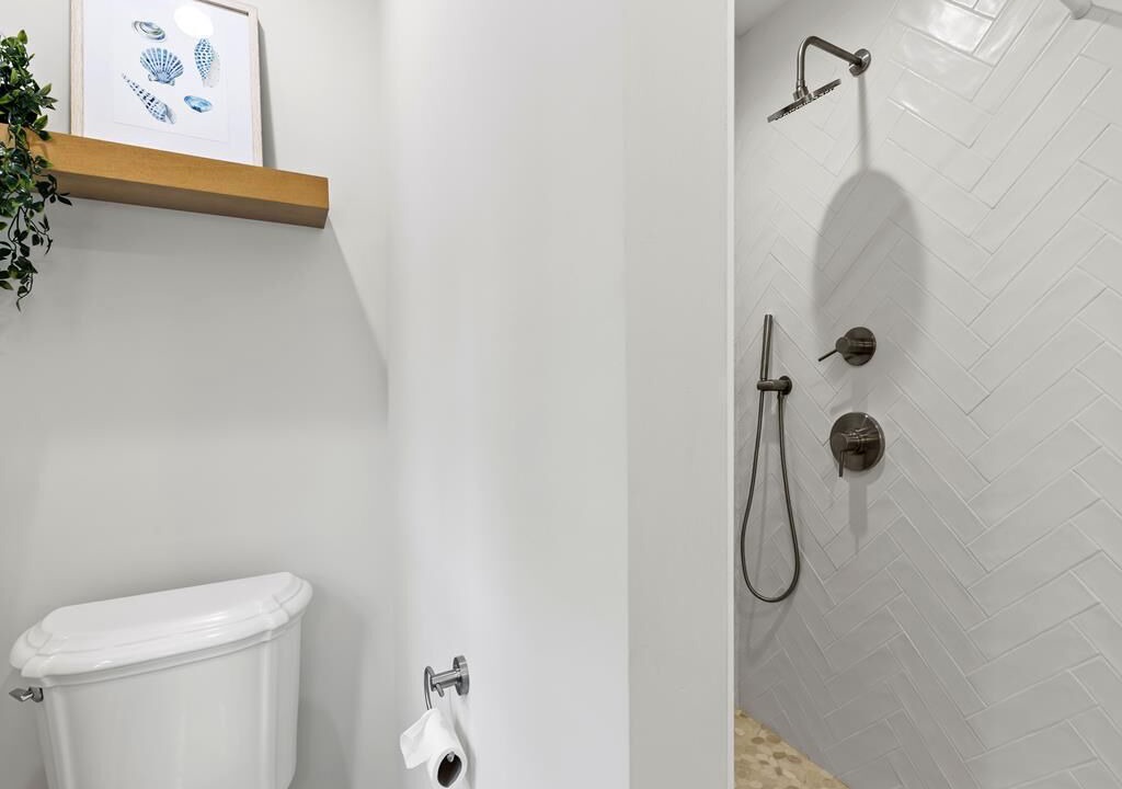 Photo of Bathroom in Admiral Estates