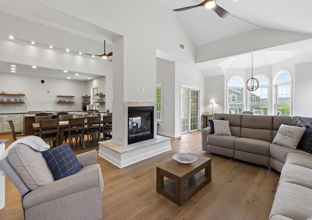 Photo of Livingroom in Admiral Estates