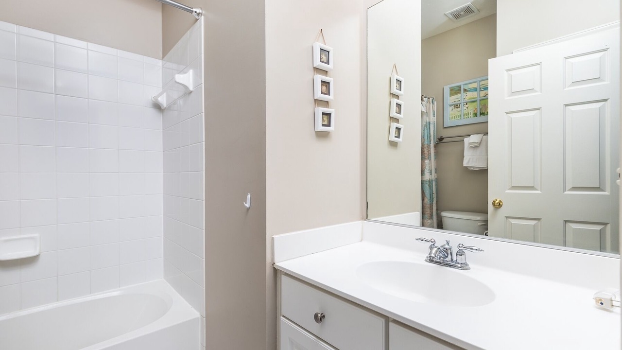 Photo of Bathroom in Sunset Island