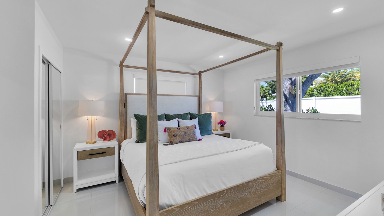 Photo of Bedroom in Lauderdale-by-the-Sea