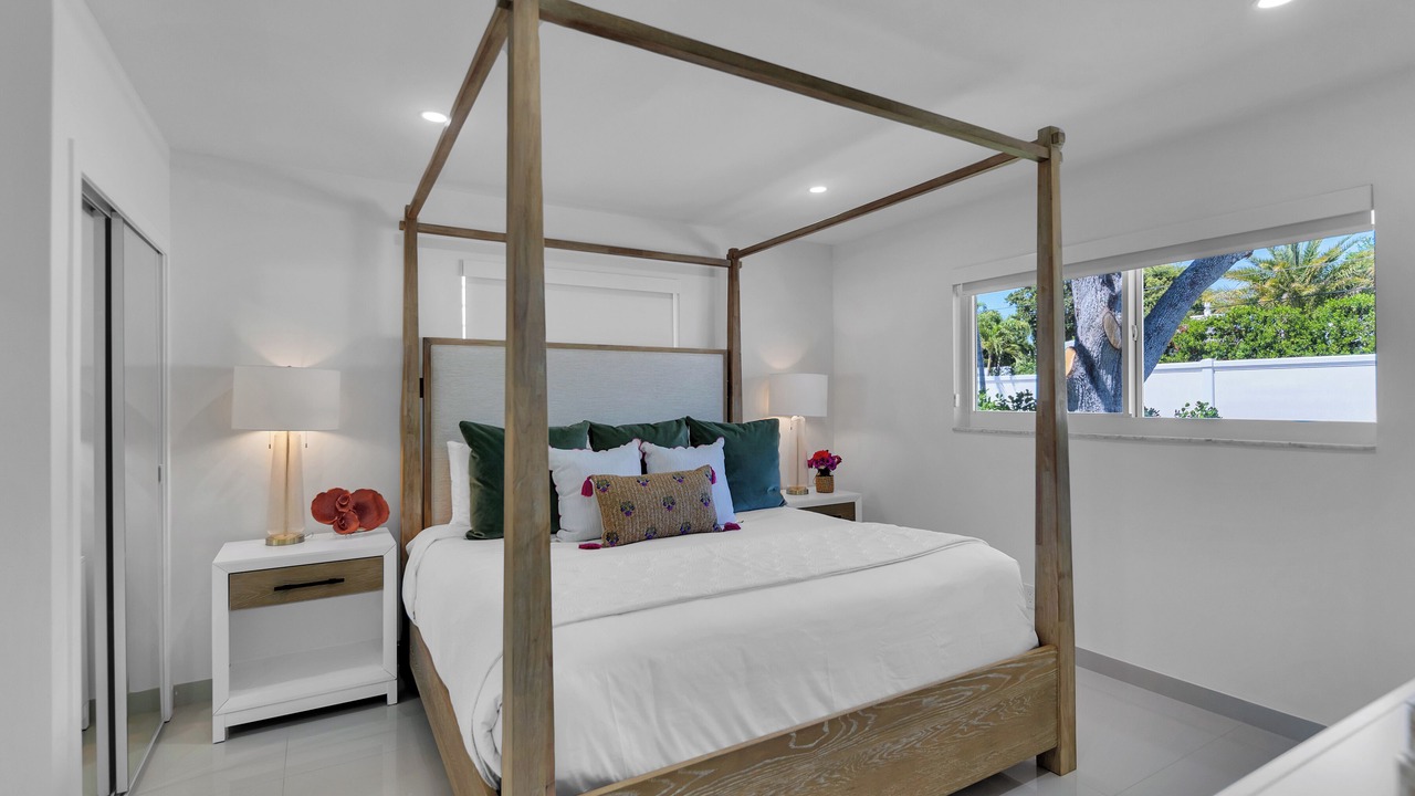 Photo of Bedroom in Lauderdale-by-the-Sea