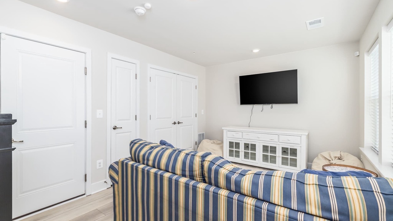 Photo of Livingroom in Caine Woods