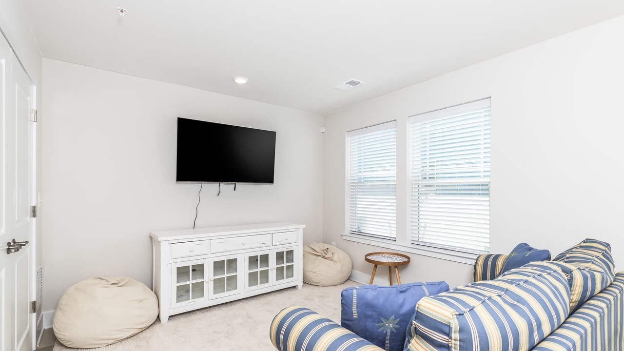 Photo of Livingroom in Caine Woods