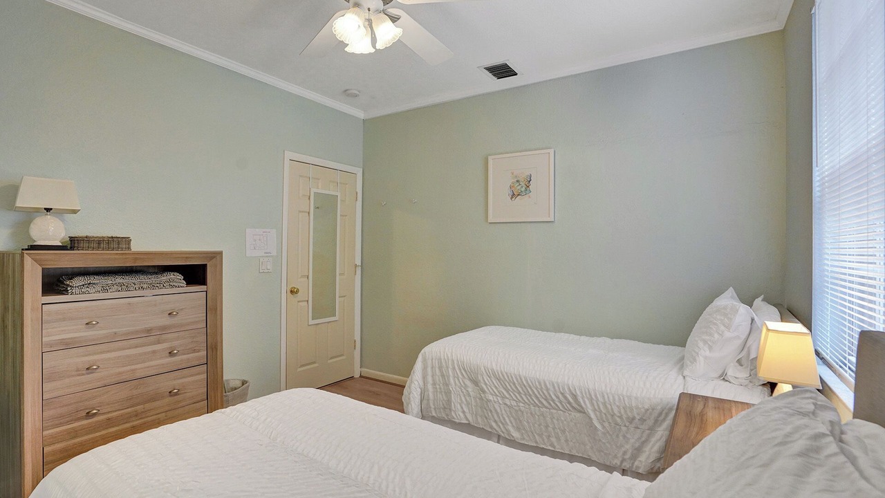 Photo of Bedroom in River Oaks