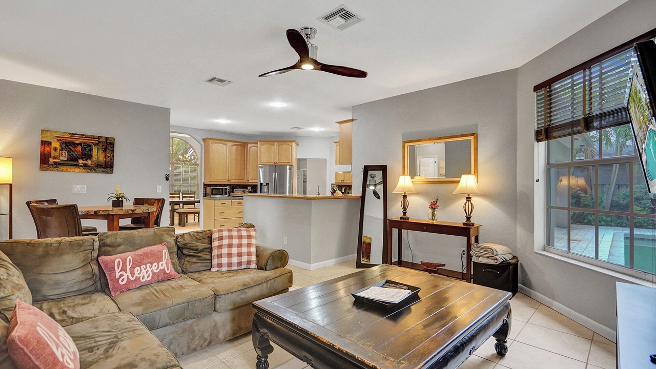 Photo of Livingroom in River Oaks