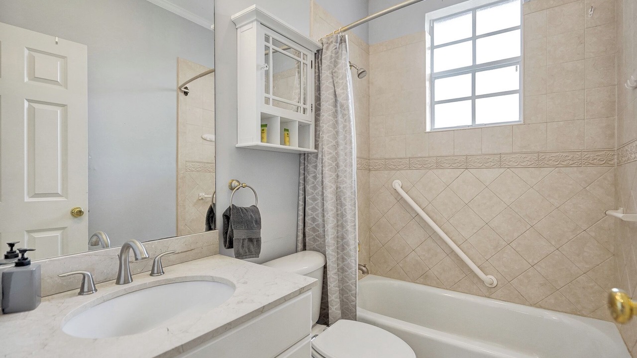 Photo of Bathroom in River Oaks