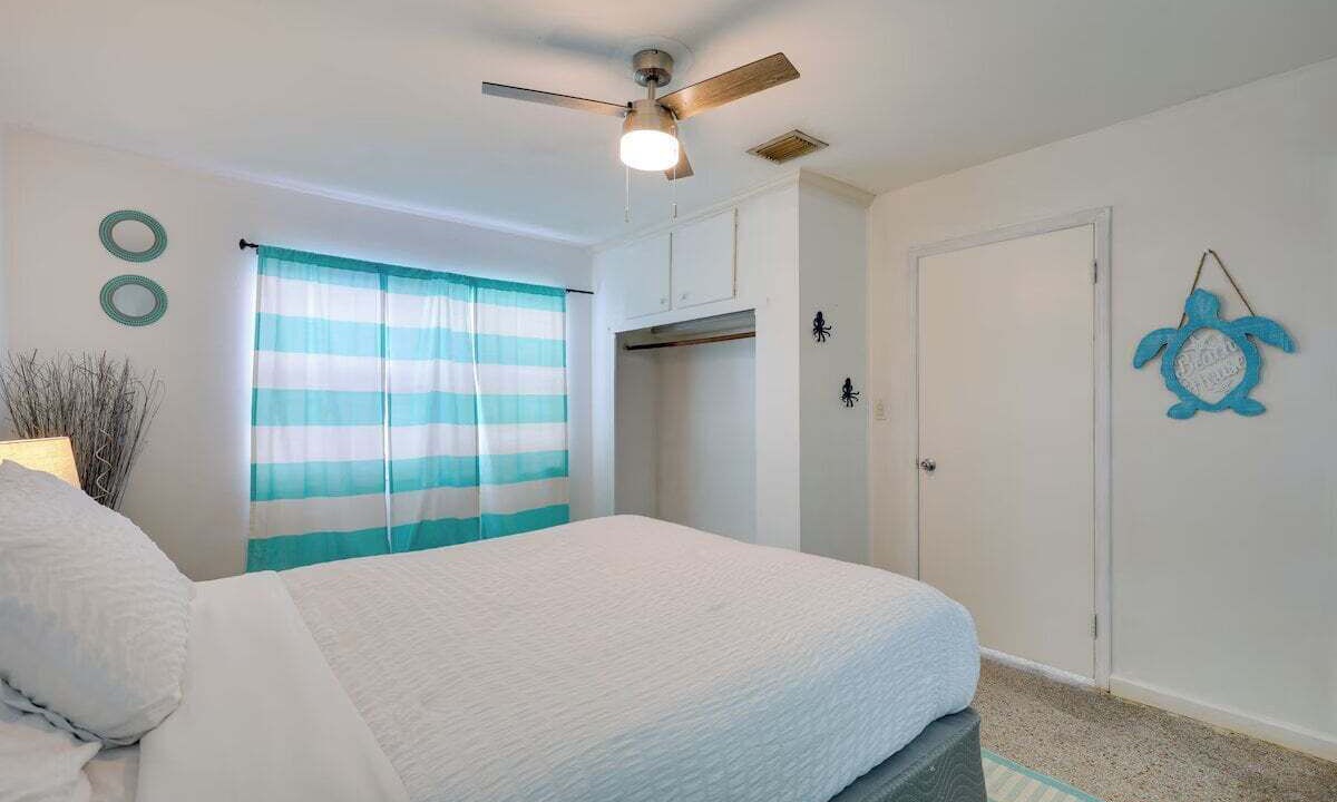 Photo of Bedroom in Royal Poinciana