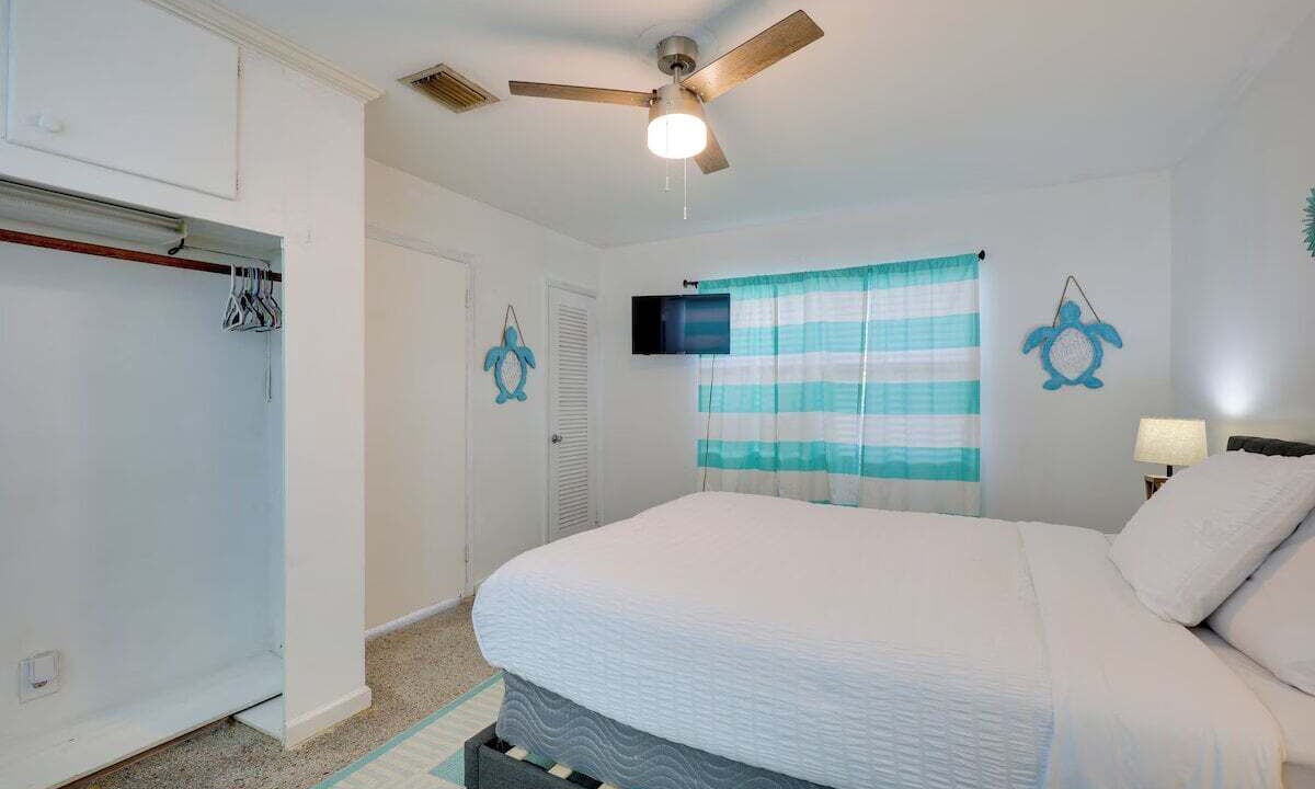 Photo of Bedroom in Royal Poinciana