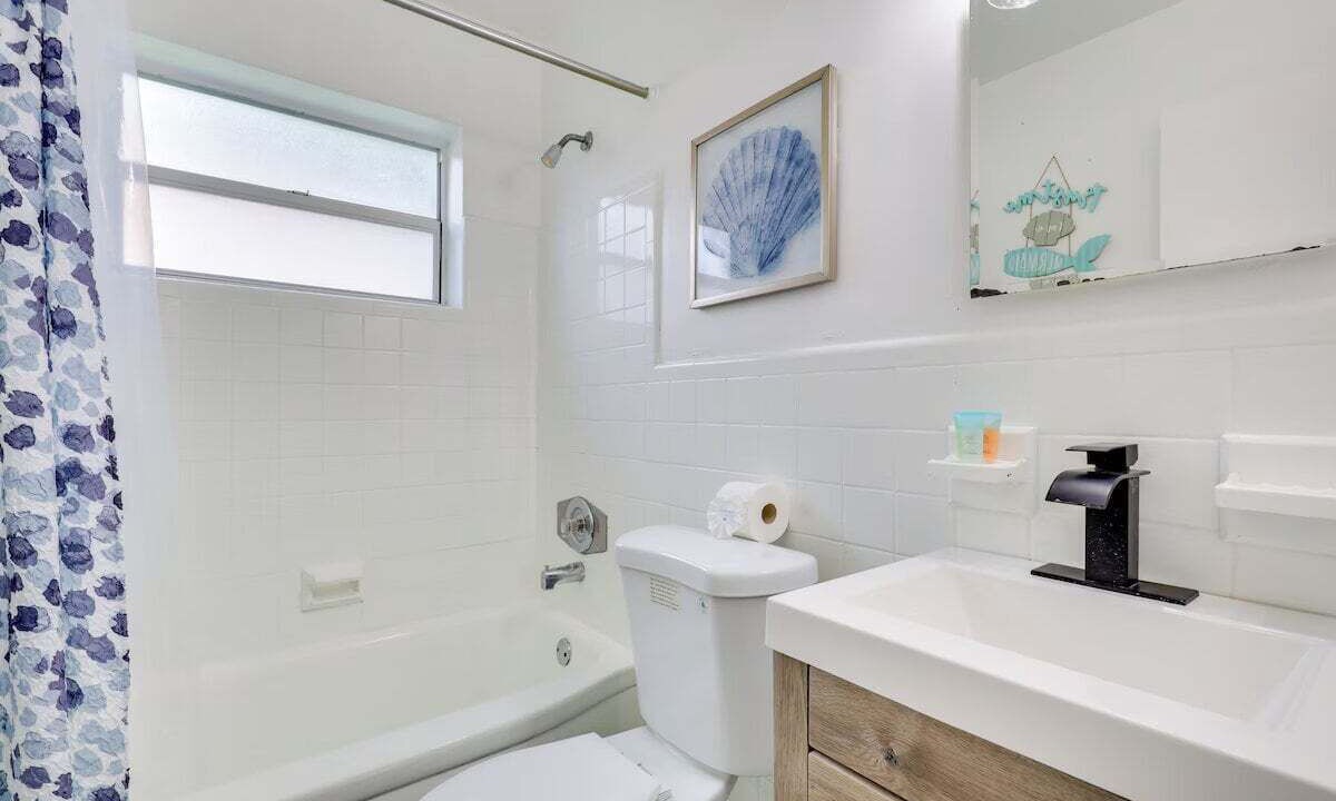 Photo of Bathroom in Royal Poinciana