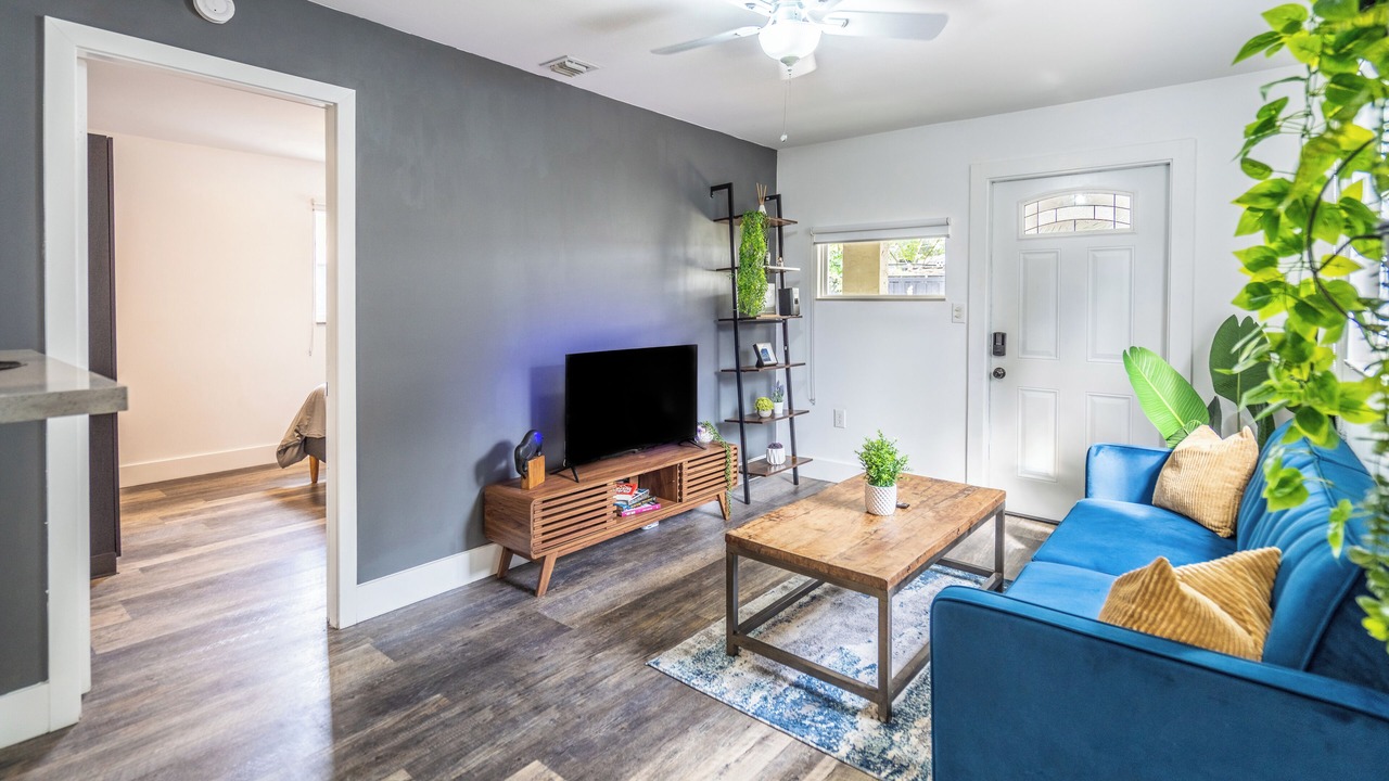 Photo of Livingroom in Allapattah
