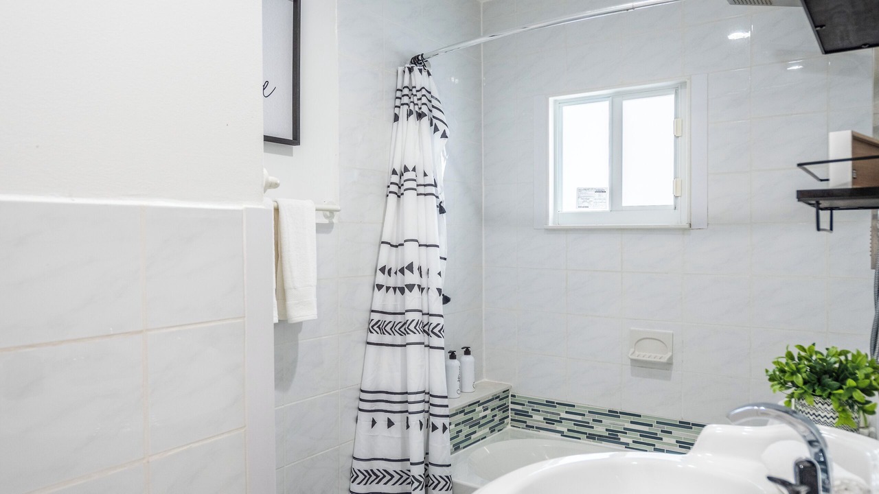 Photo of Bathroom in Allapattah