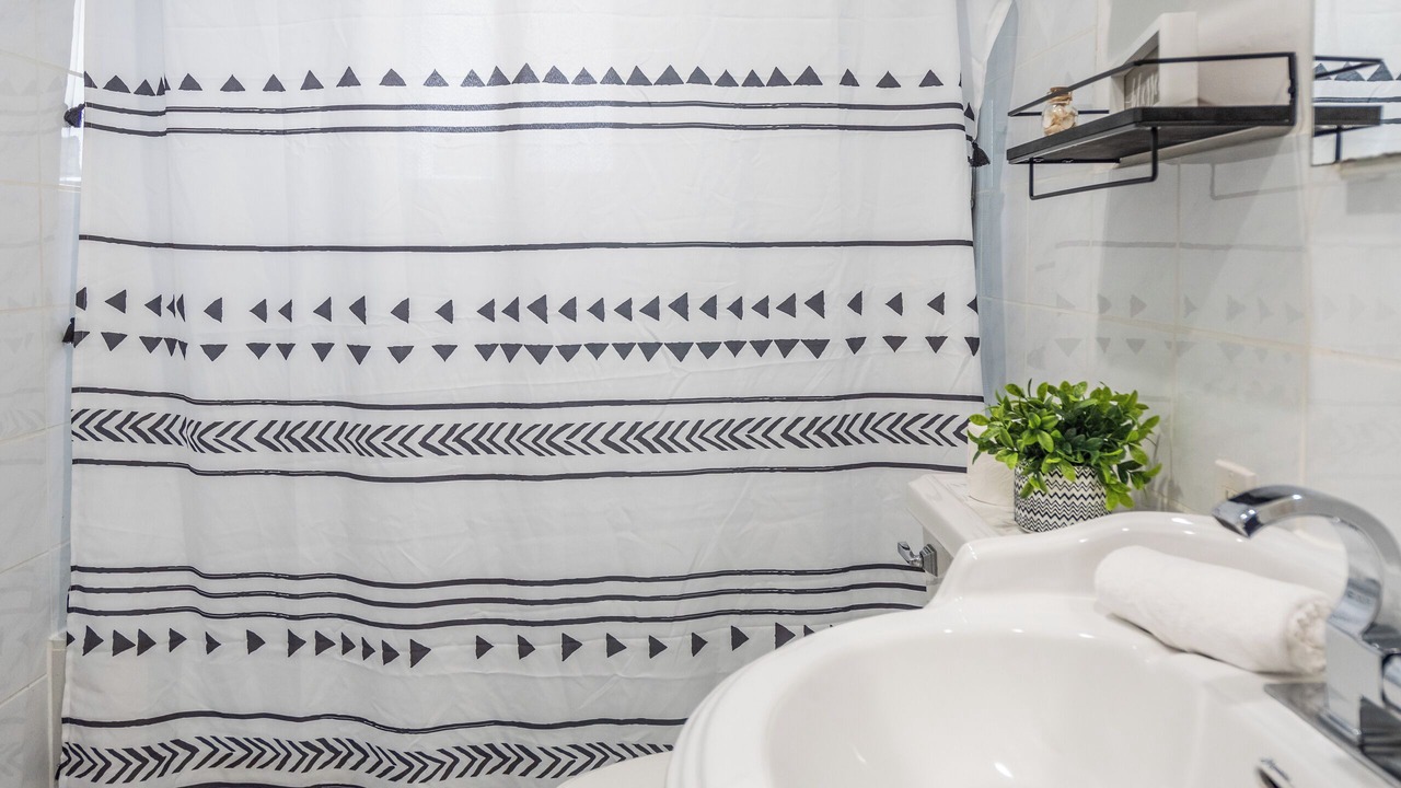 Photo of Bathroom in Allapattah