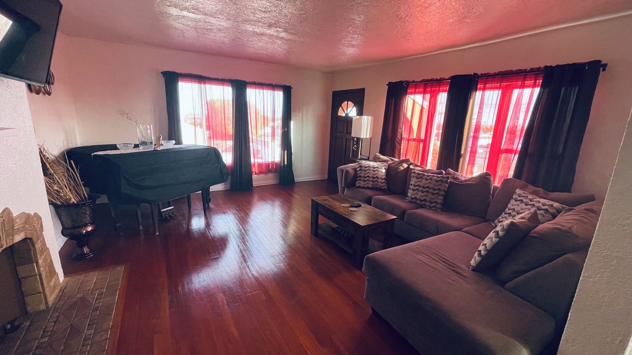 Photo of Livingroom in View Park-Windsor Hills