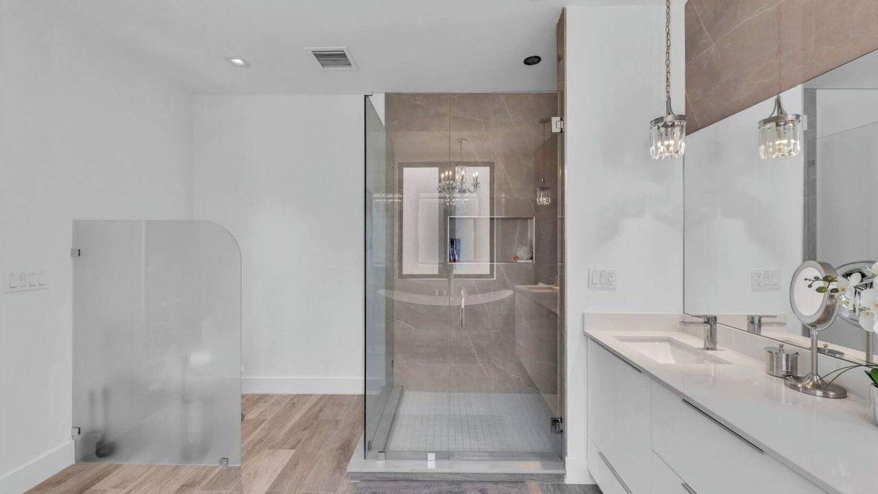 Photo of Bathroom in Colee Hammock