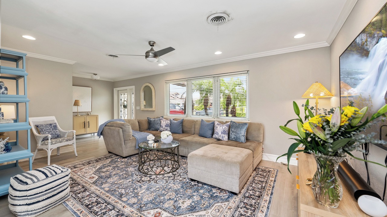 Photo of Livingroom in Pompano Isles