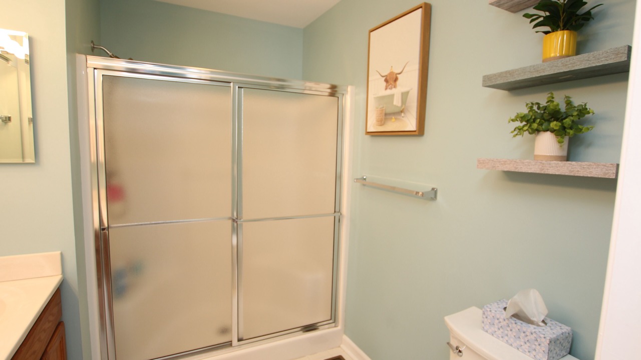 Photo of Bathroom in Country Club Estates
