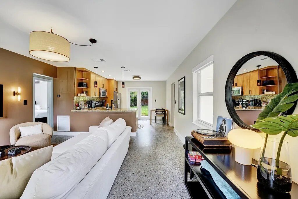 Photo of Livingroom in Middle River Terrace