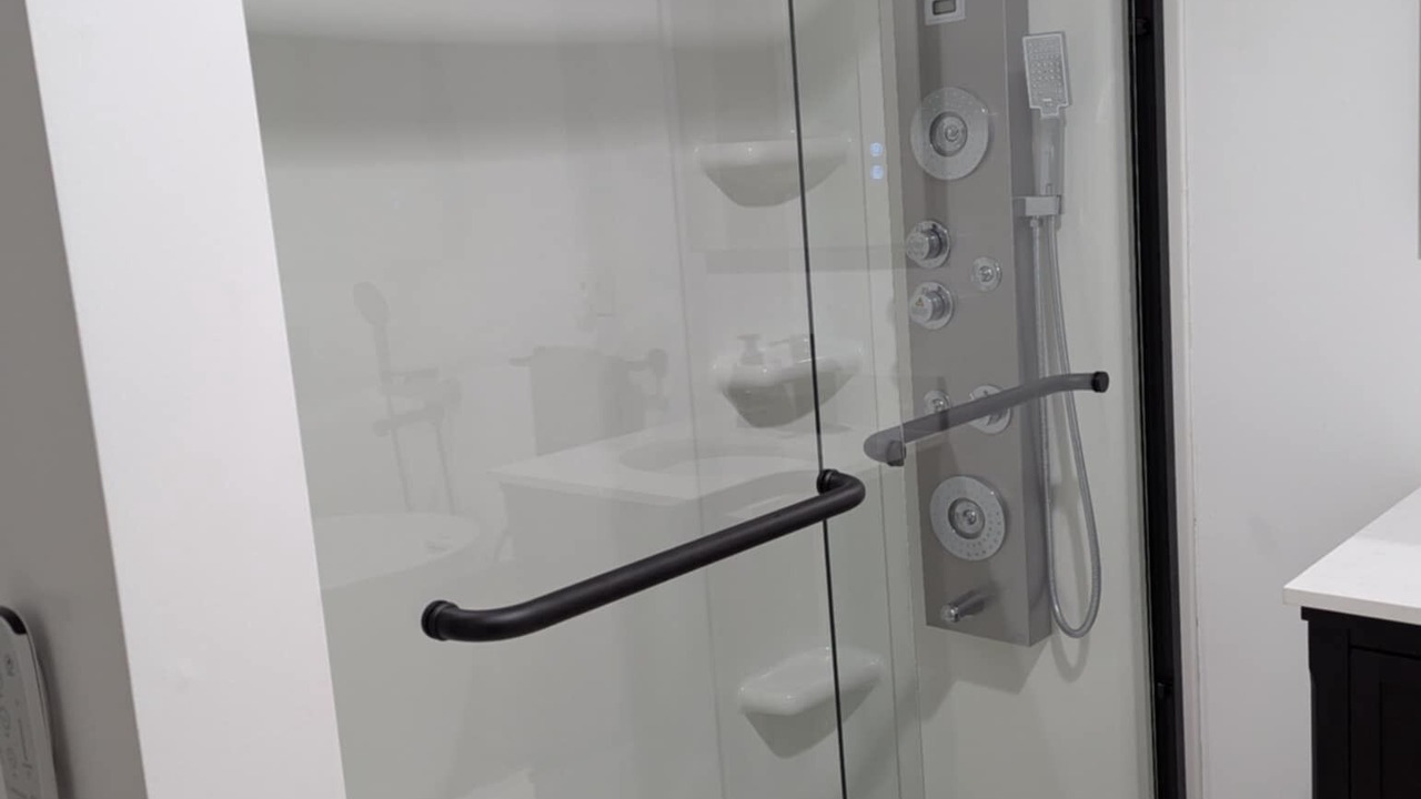 Photo of Bathroom in Colonial Beach