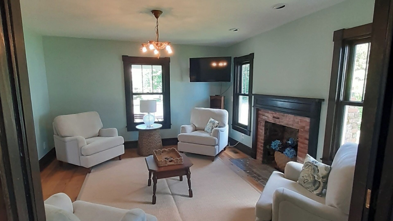 Photo of Livingroom in Claiborne