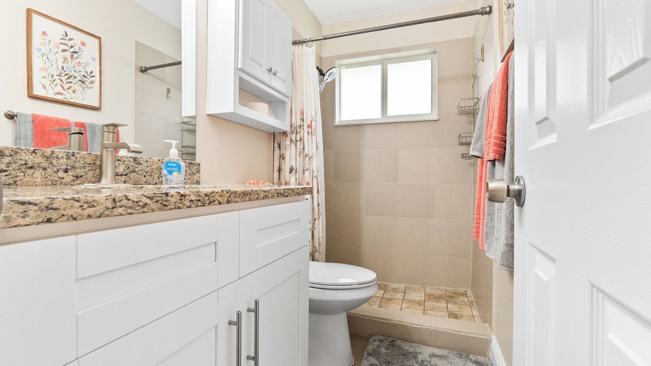 Photo of Bathroom in Golfview Harbor