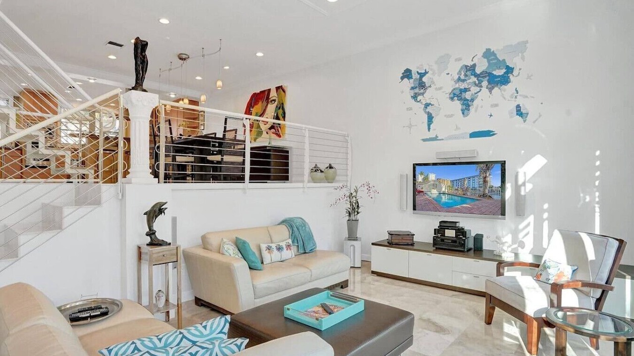 Photo of Livingroom in Eastern Shores