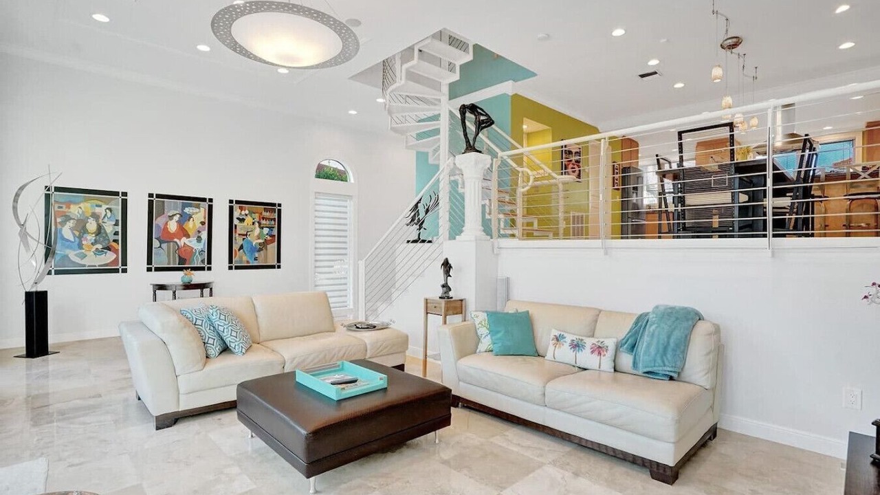 Photo of Livingroom in Eastern Shores