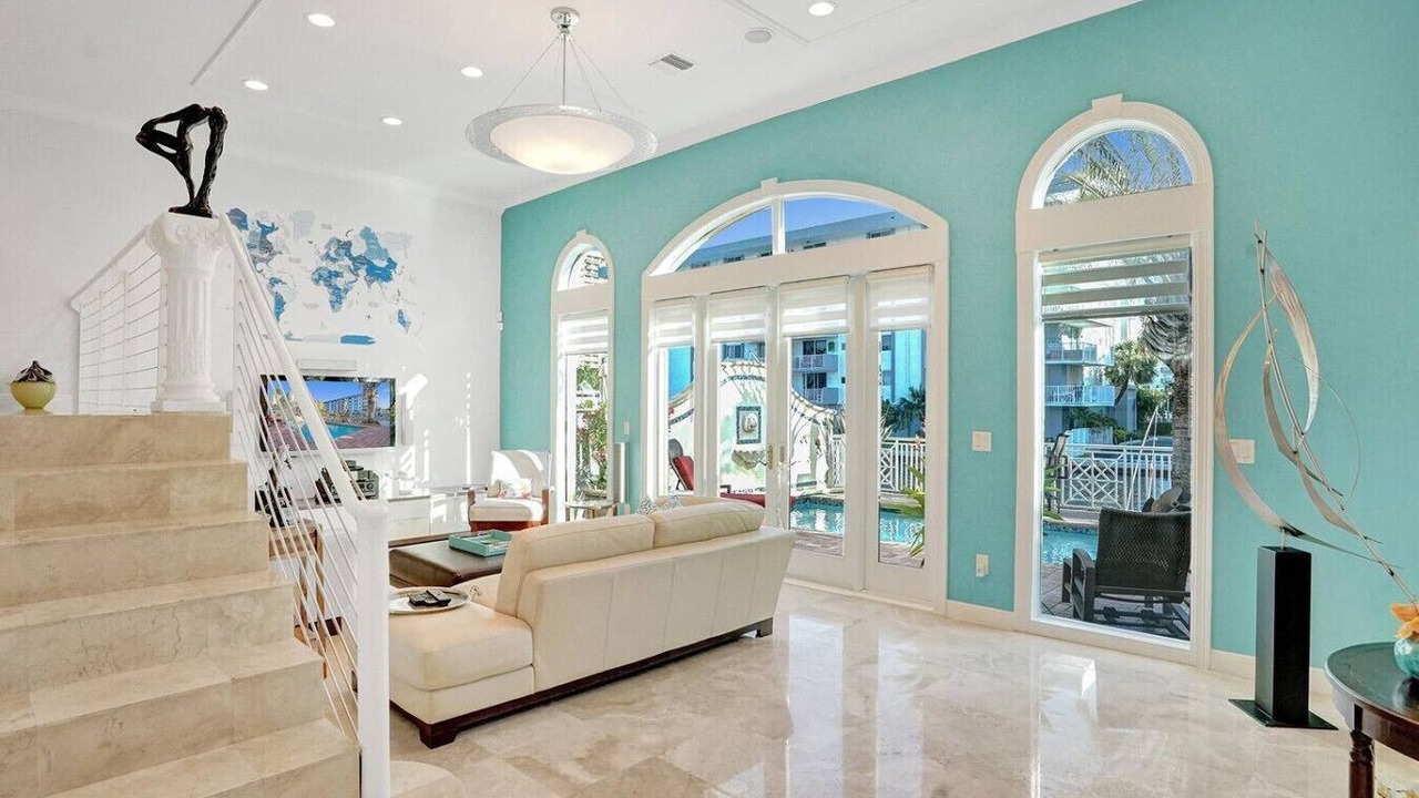 Photo of Livingroom in Eastern Shores