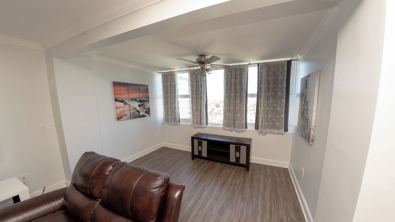 Photo of Livingroom in Galt Mile