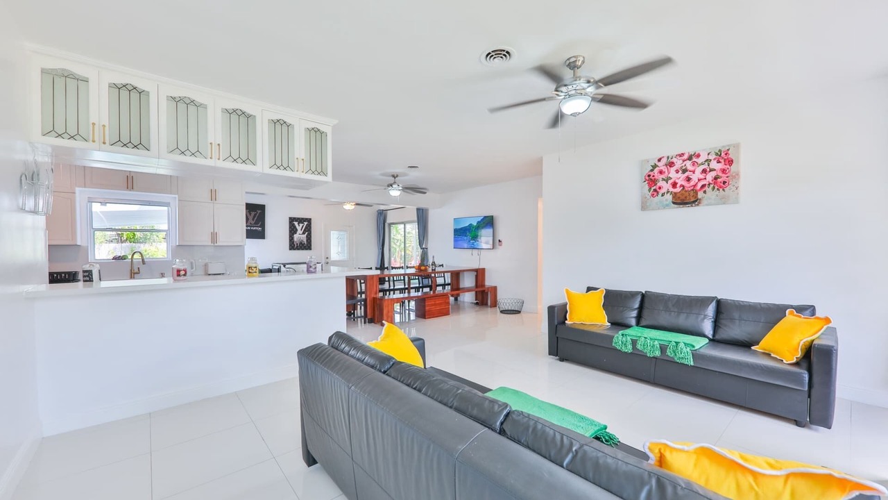 Photo of Livingroom in Ives Estates
