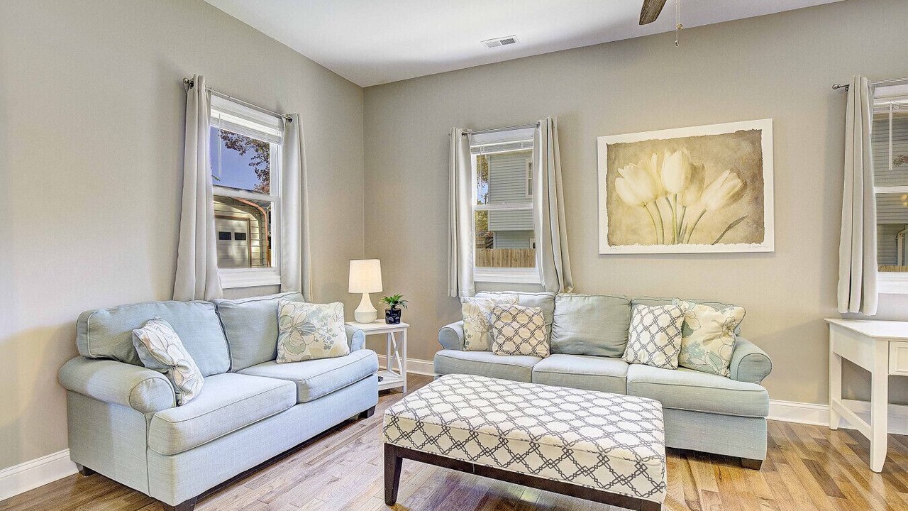 Photo of Livingroom in North Beach