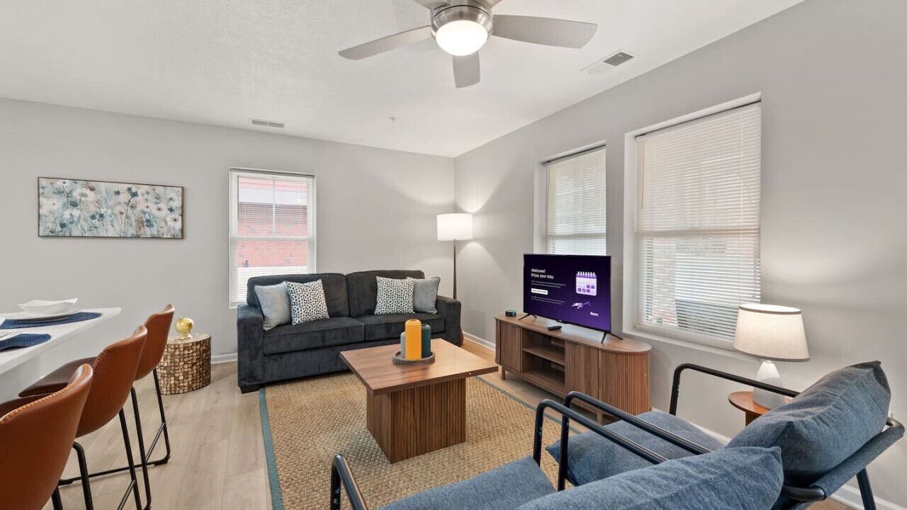 Photo of Livingroom in University Circle
