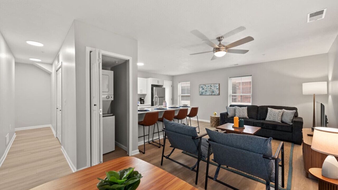 Photo of Livingroom in University Circle